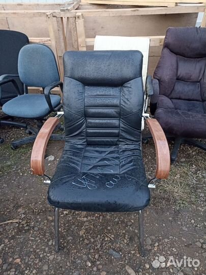 Офисное кресло руководителя бу