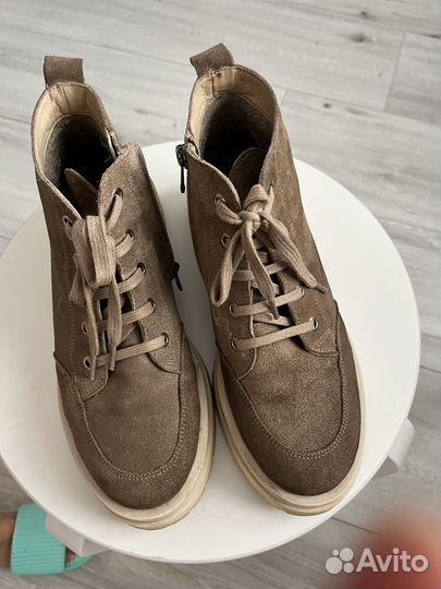 Ботинки замшевые бежевые утепленные 37