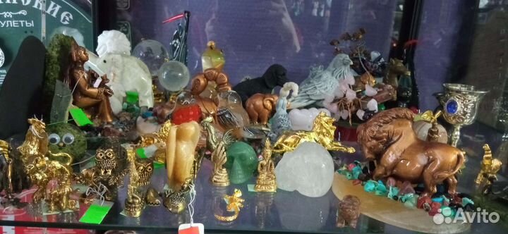 Кристаллы, пирамиды, шары, статуэтки