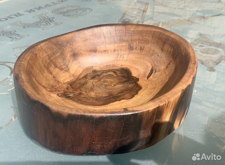 Ваза интерьерная из массива ореха