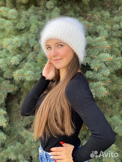 Шапка Белая стильная очень теплая пуховая из козы