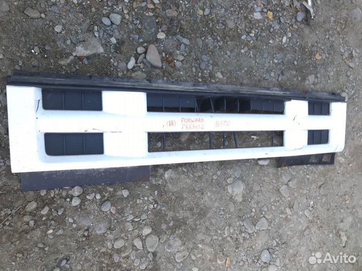 Решетка радиатора Isuzu Forward FRR34S2 6HK1 2010