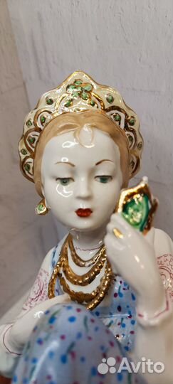 Статуэтка Малахитовая шкатулка, Девушка с зеркалом