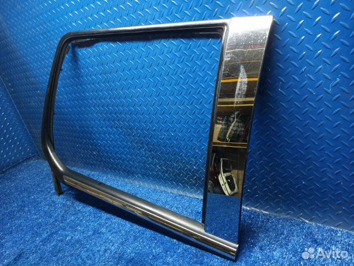 Молдинг стекла двери задний правый Cadillac