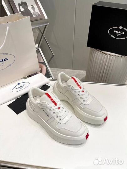 Обувь Prada для деловых встреч