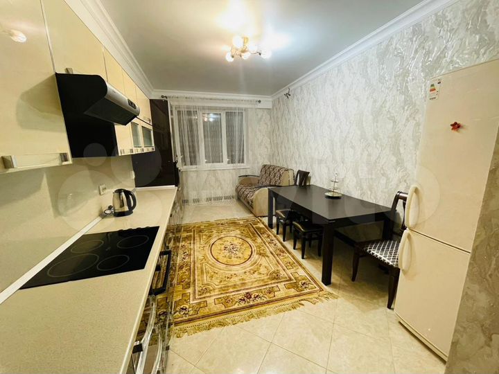 2-к. квартира, 70 м², 8/12 эт.