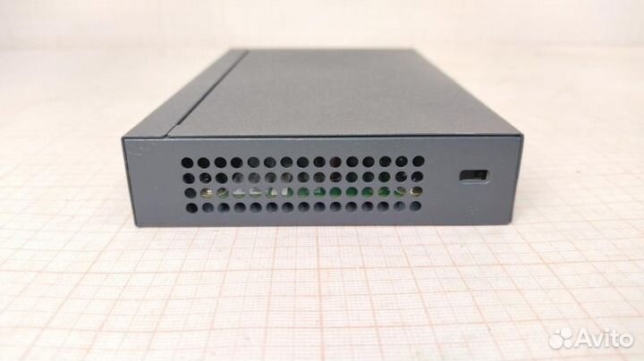 Коммутатор неуправляемый HP V1410-8 (J9661A), б/у
