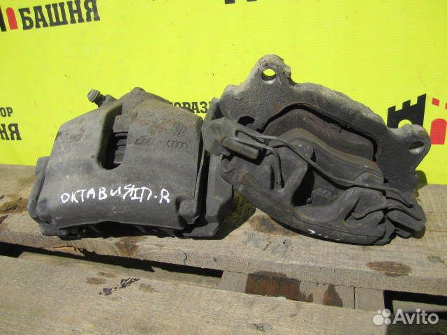 Суппорт передний правый Skoda Octavia