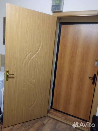 Дверь входная деревянная