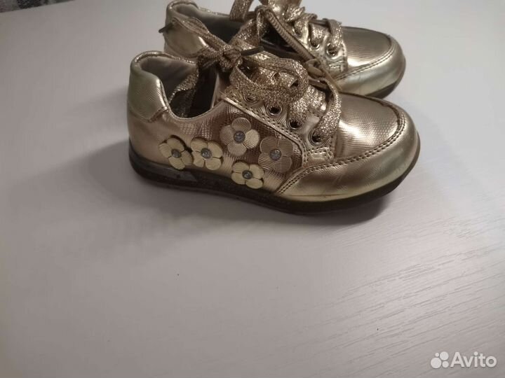 Кроссовки для девочек