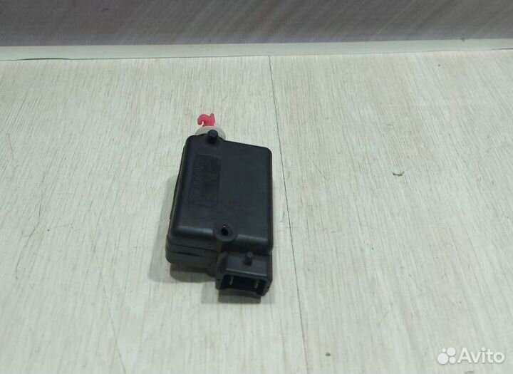 Активатор доводчик замка Renault sandero stepway