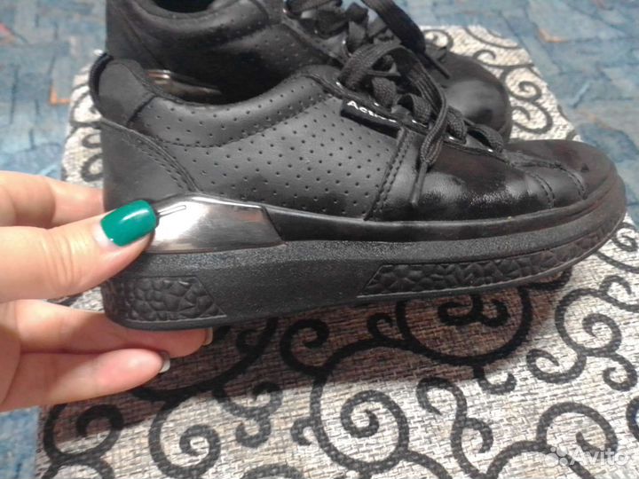 Кроссовки для девочки 31р