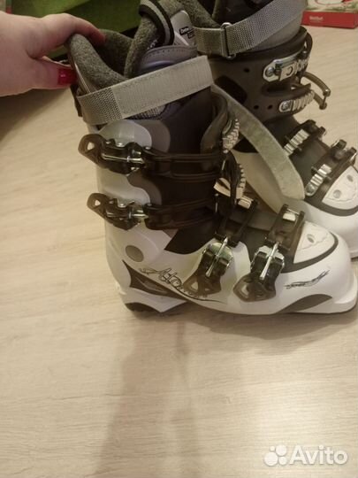 Горнолыжные ботинки женские