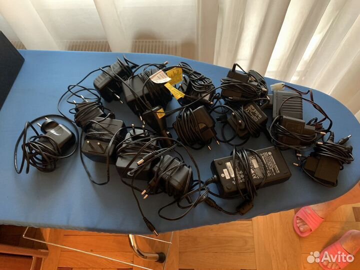 Адаптеры питания разные