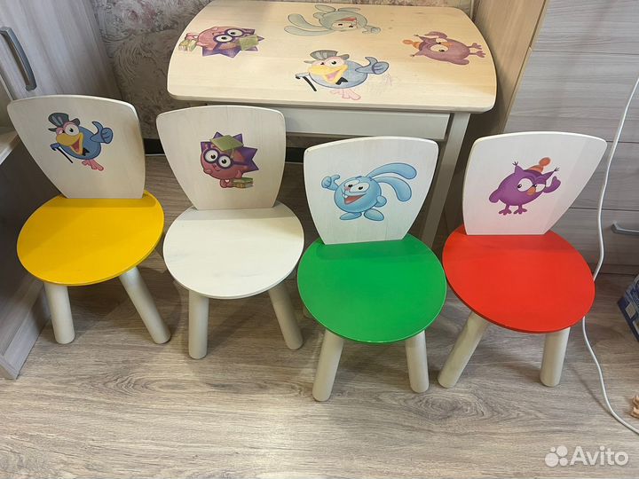 Детский столик и стулья