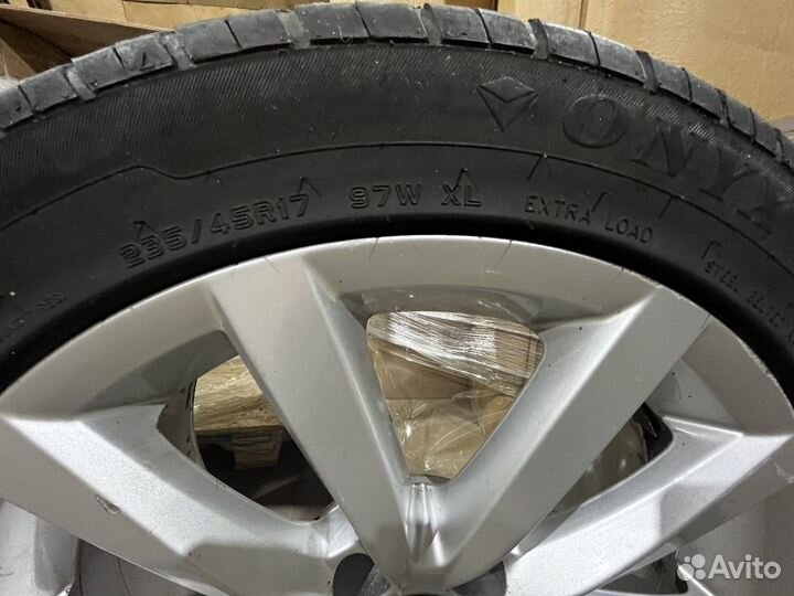 ONYX NY-901 235/45 R17