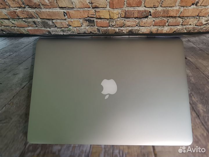 Apple MacBook Pro 15 i7 Крутой и Надежный