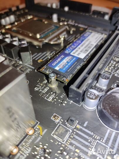 Винт со стойкой для крепления M2 SSD