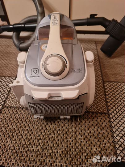 Пылесос LG kompressor контейнер очень мощный