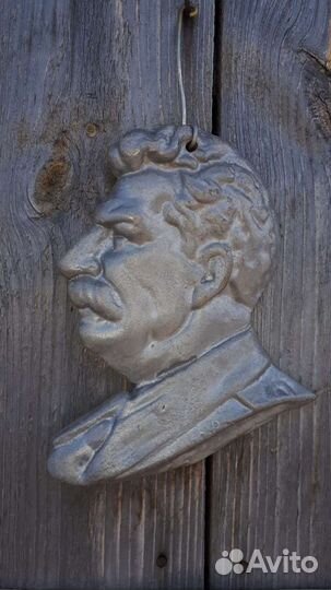 Барельеф Сталин