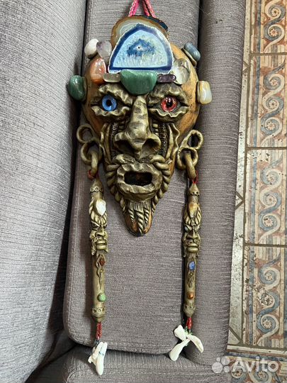 Маска с натуральными камнями