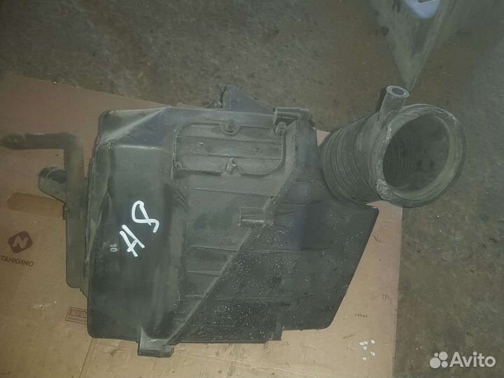 Корпус воздушного фильтра Audi A8