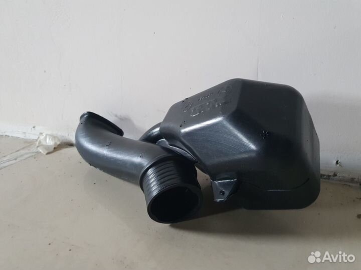 Воздуховод радиатора левый от Skoda Rapid 1 2012