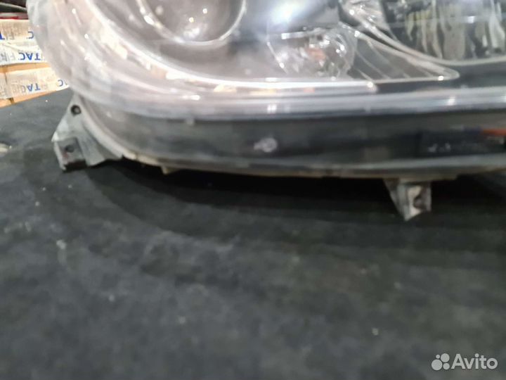 Фара правая Mercedes W166 -следы ремонта