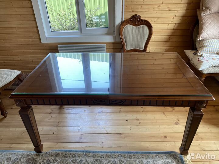 Стол обеденный