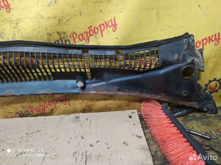 Жабо Nissan Primera P10