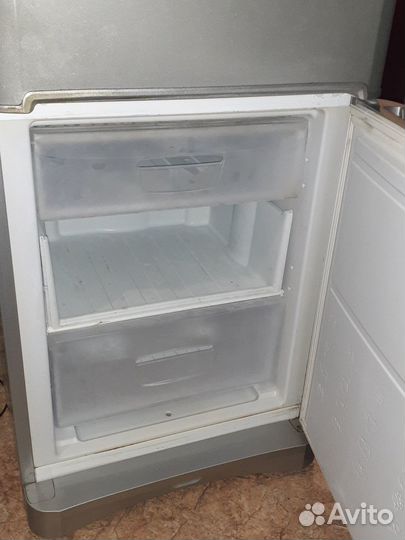 Холодильник indesit