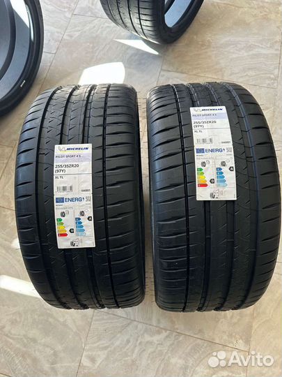 Michelin Pilot Sport 4 S 255/35 R20 97Y