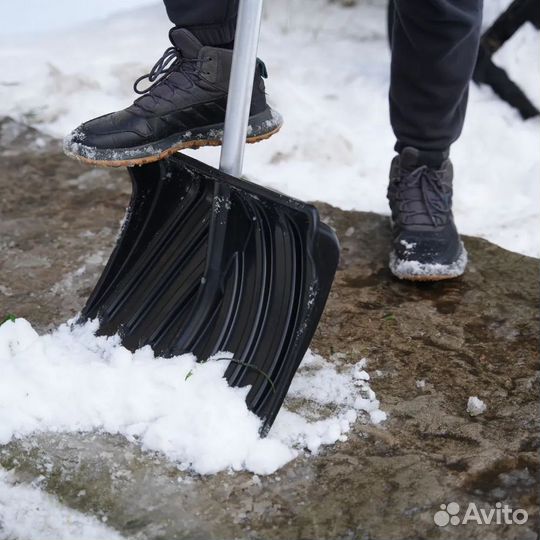 Лопата пластиковая снеговая Крепышс черенком