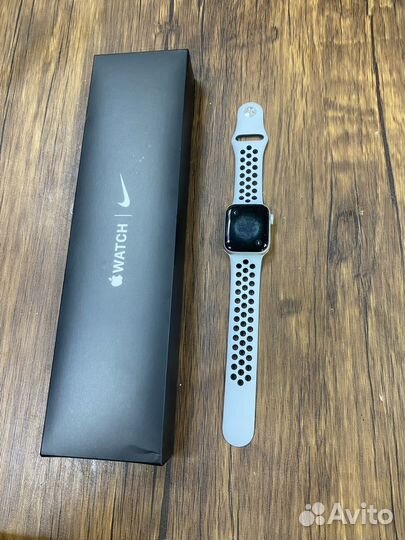 Часы apple watch se 40 mm nike