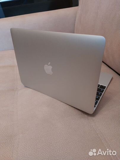 Apple MacBook