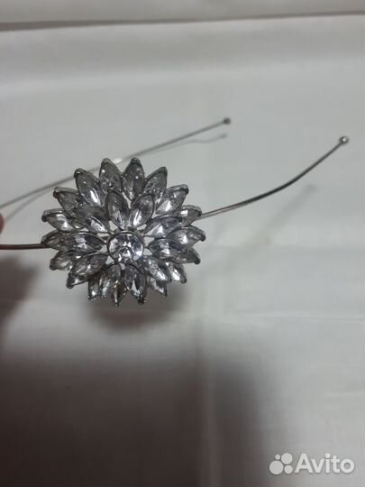 Ободок для волос со стеклянными вставками