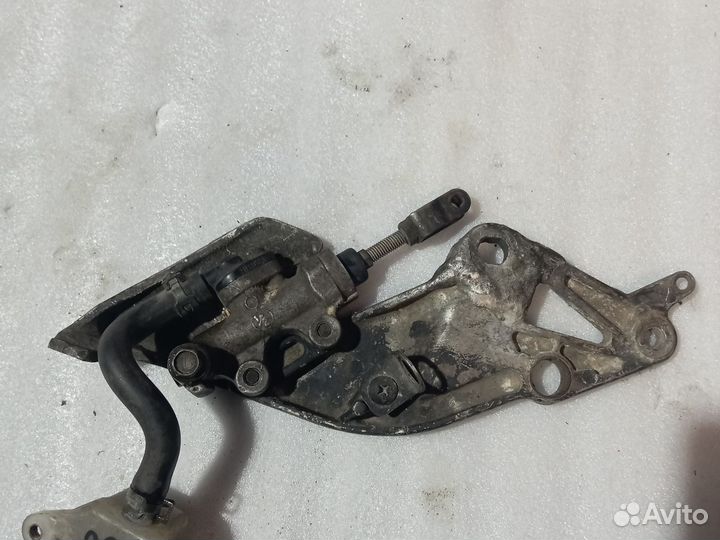 Кронштейн левый передний Suzuki RF 400