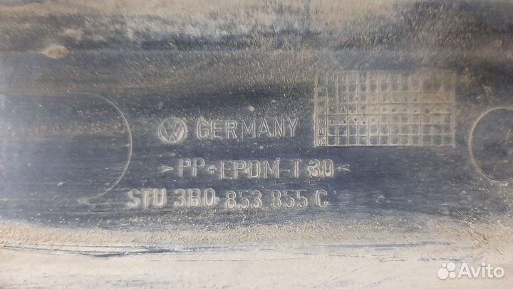 Порог пластиковый левый Passat B5