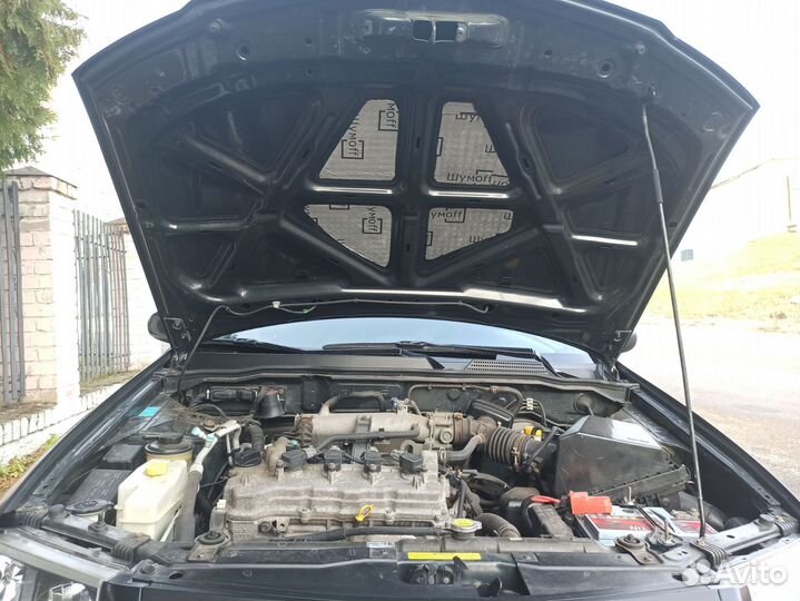 Обшивка капота на Nissan Almera Classic B10