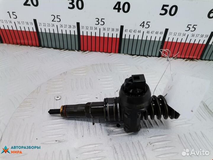 Форсунка Volkswagen Golf Plus 2008 038130073AG