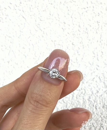 Золотое кольцо с бриллиантом