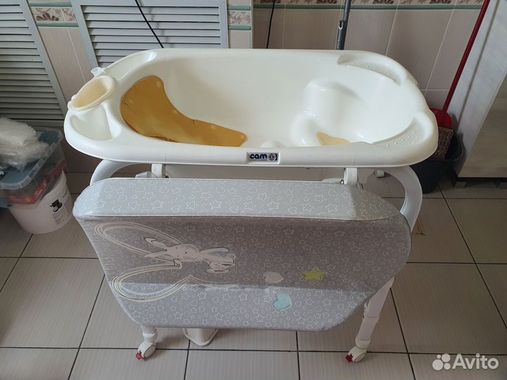 Ванночка с пеленальным столиком