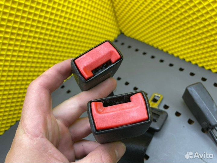 Ремень безопасности задний Mercedes-Benz E-Class