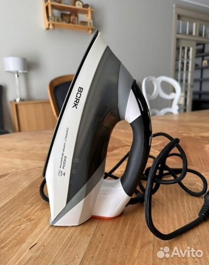 Утюг Bork 2400w