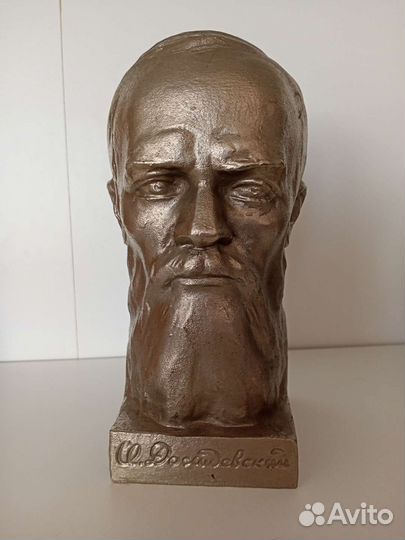 Бюст Достоевского