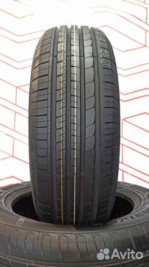 Royal Black Royal Mile 215/65 R16 98H