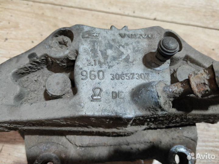 Суппорт передний правый Volvo Xc90 D5244T4 2006