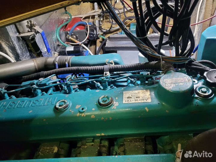 Моторная адмиральская яхта