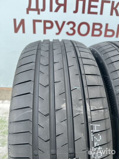 Royal Black Royal Explorer II 225/40 R19 93Y