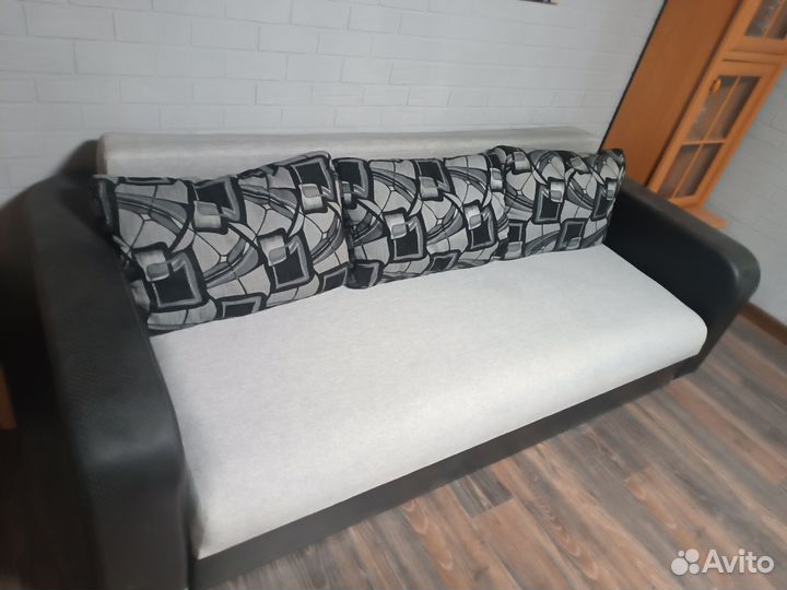 Диван прямой раскладной большой
